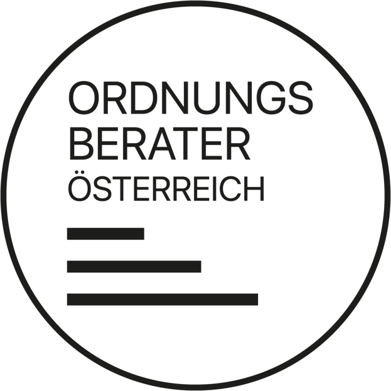 Logo "Verband der österreichischen Ordnungsberater:innen" I achtsames Ordnen Schwarzer Kreis, schwarze Schrift