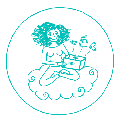 Logo achtsames Ordnen: Frau sitzt auf einer Wolke, hält eine Kiste in der Hand, in welche eine Tasse, ein Buch sowie eine Socke hinein fliegen